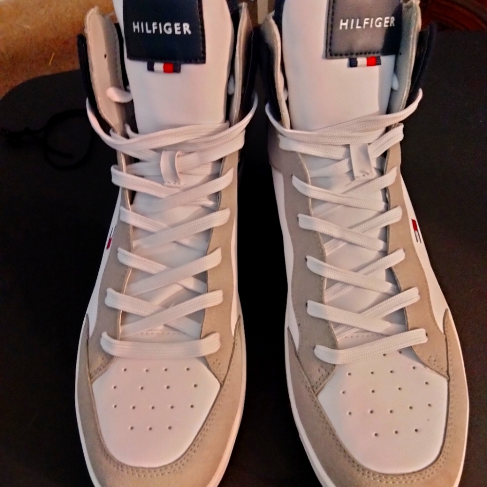 Tommy Hilfiger 12 white blue grey